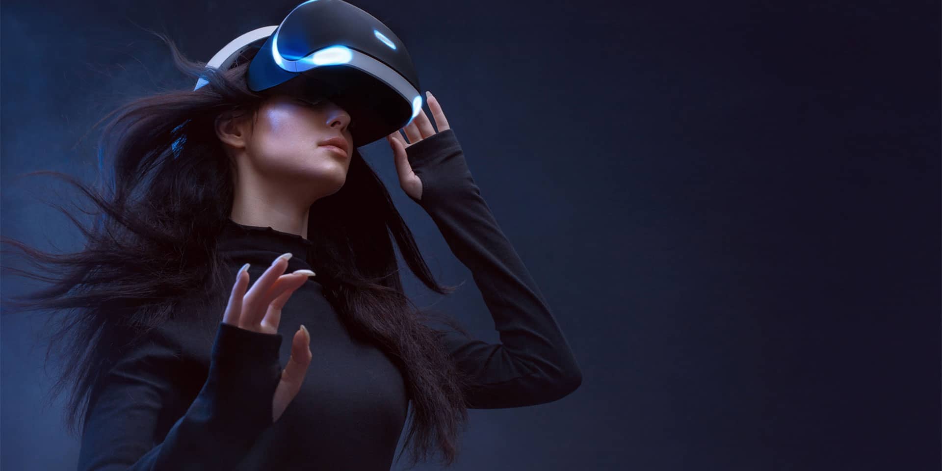 Bild einer Frau mit einer VR Brille der 3D Fimproduktion in Thüringen und Imagefilm Agentur